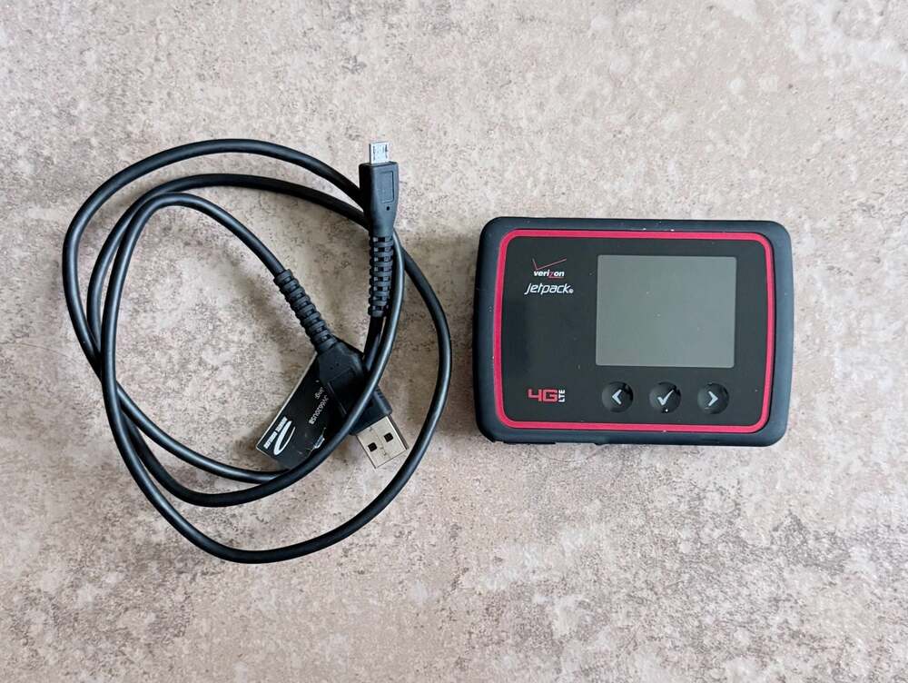Verizon Jetpack 4G LTE Mobile Hotspot with USB Cable
